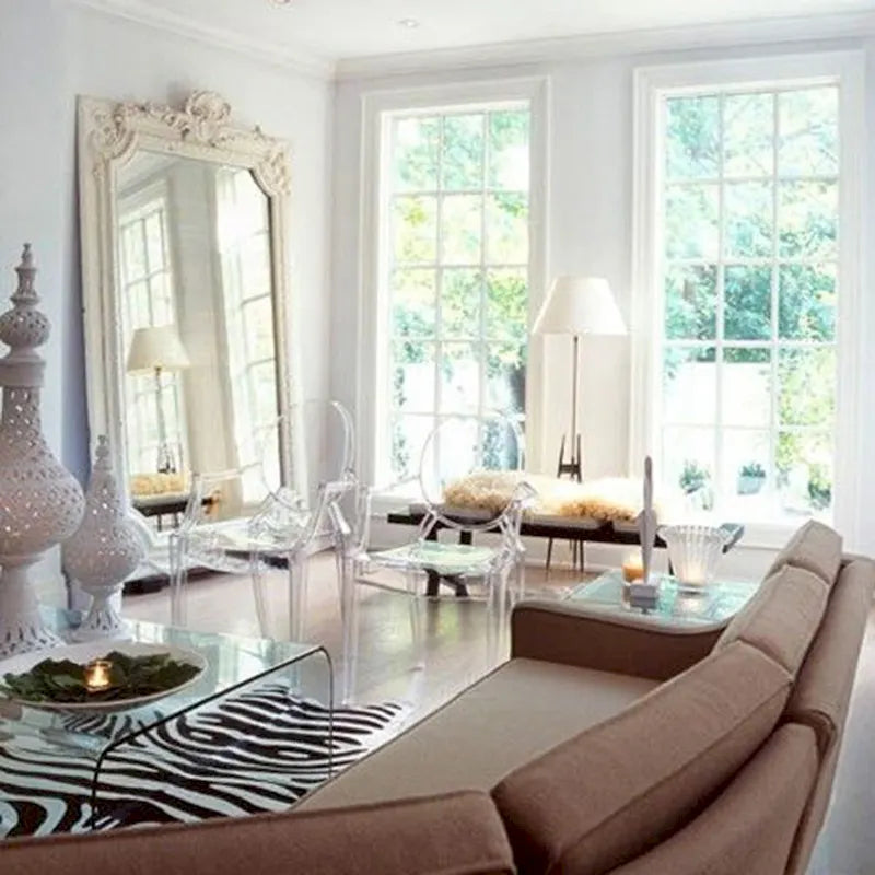 Chaise en acrylique transparent