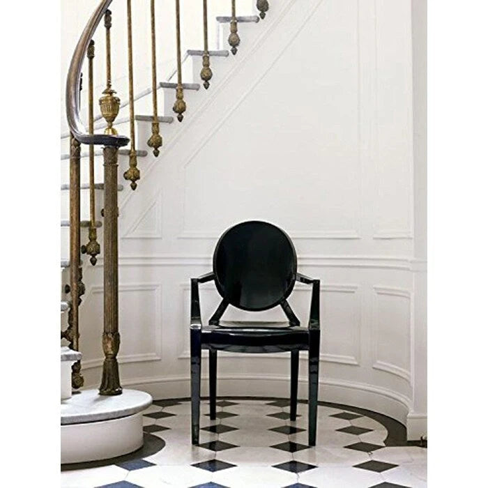 Chaise en acrylique transparent